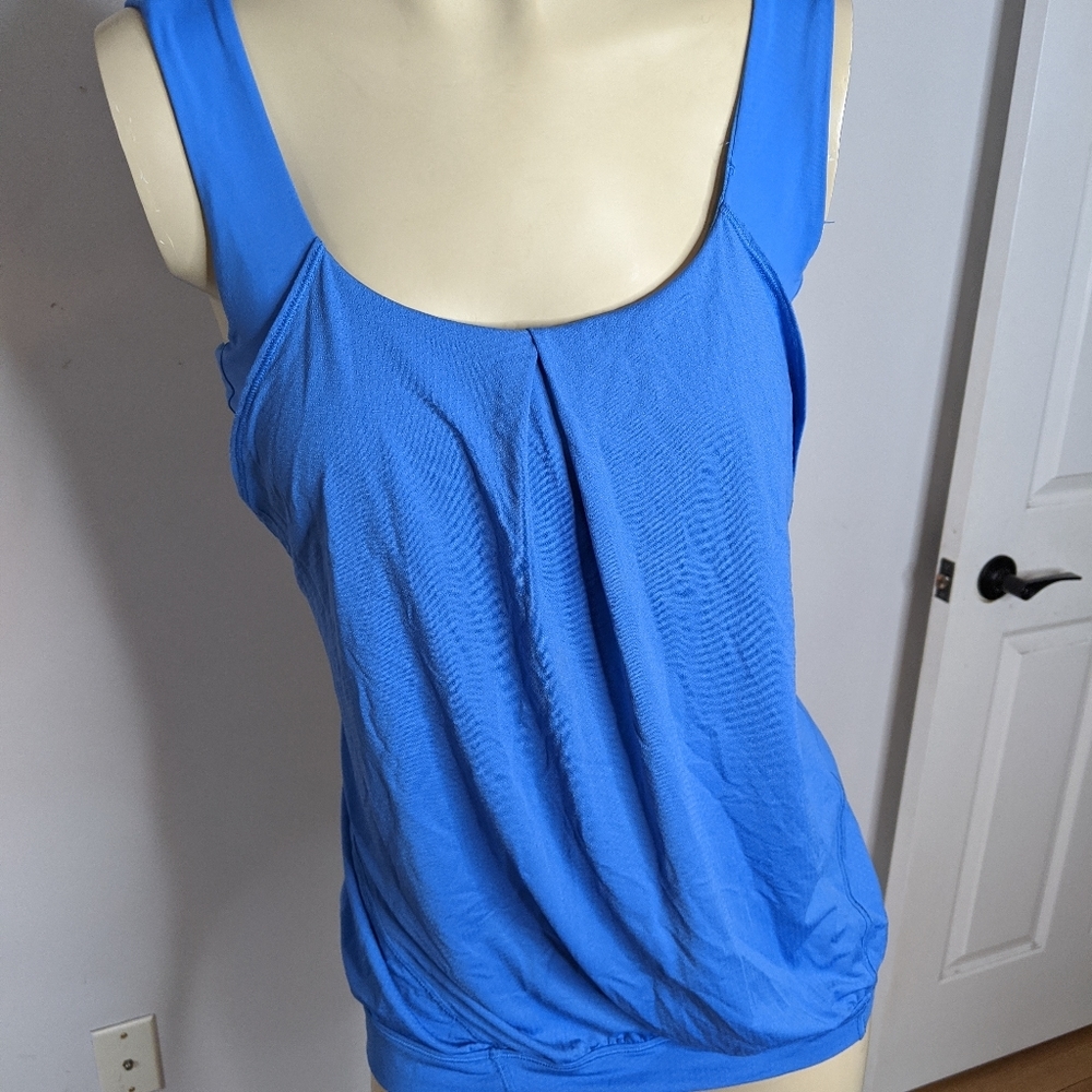 Lululemon Nouveau Limits Tank
Porcelaine